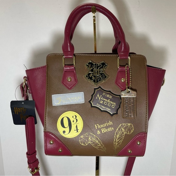 HOGWARTS 9 3/4 BIOWORLD SATCHEL WITH CROSSBODY STRAP HARRY POTTER New With Tags - Picture 1 of 16